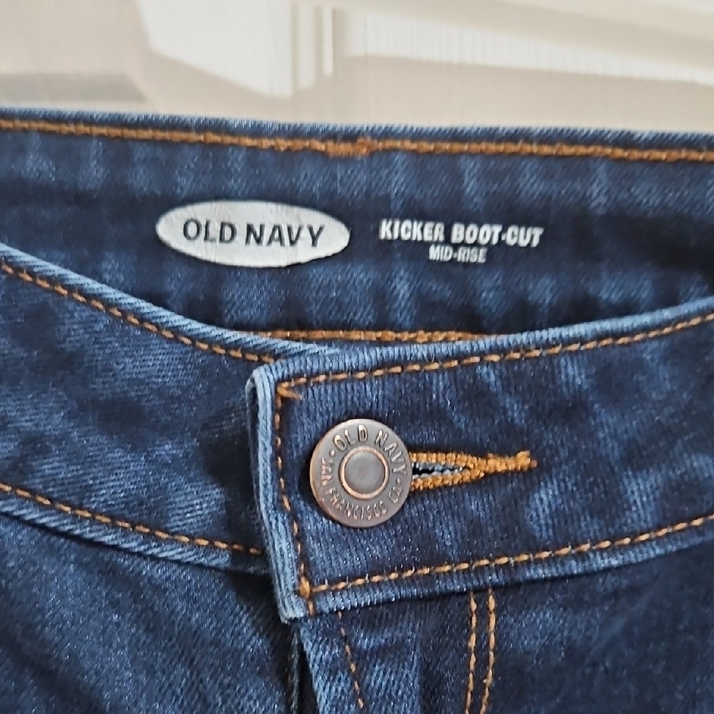 Old Navy Women's Straight Leg Black Jeans - Picture 2 of 4